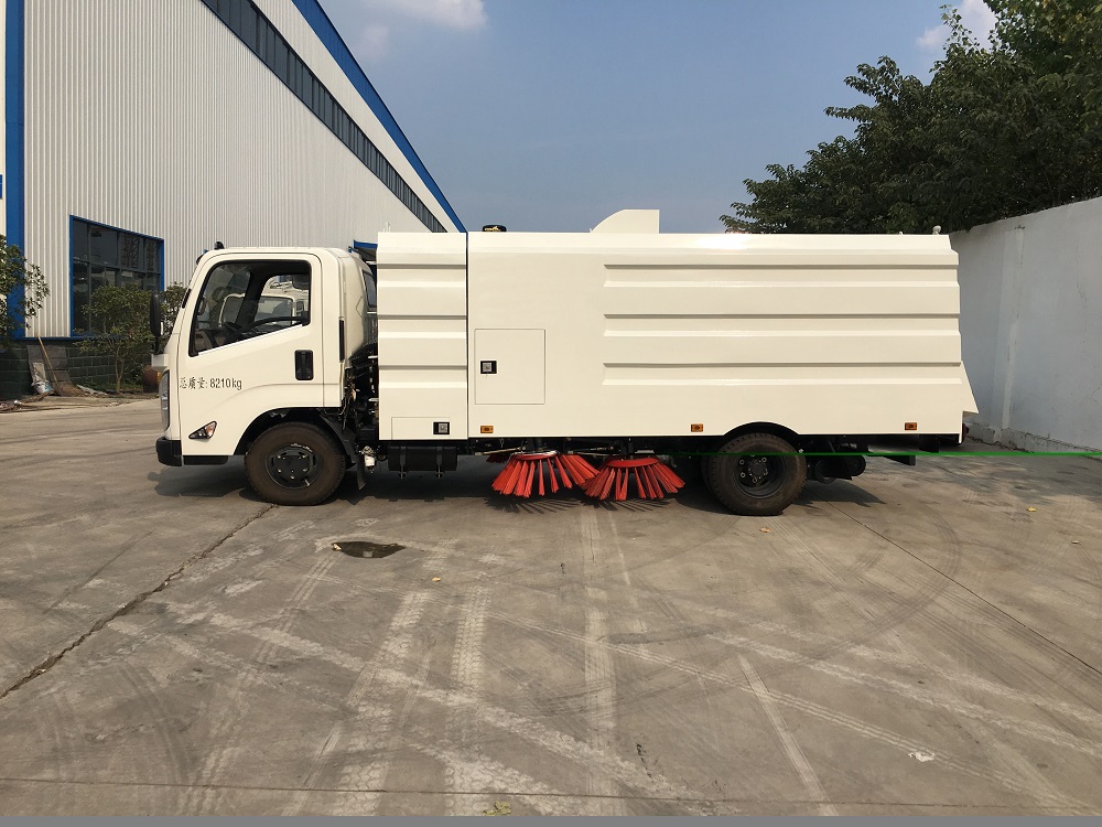 江鈴掃路車(chē)圖片