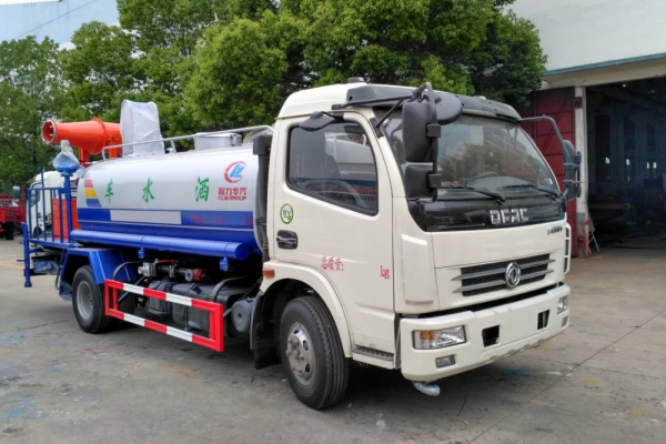 東風(fēng)大多利卡霧炮車(8噸、30-40米噴霧機(jī))