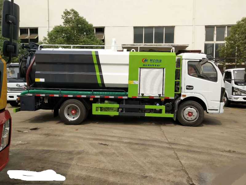 東風(fēng)多利卡清洗吸污車(10方) 東風(fēng)多利卡清洗吸污車(10方)圖片