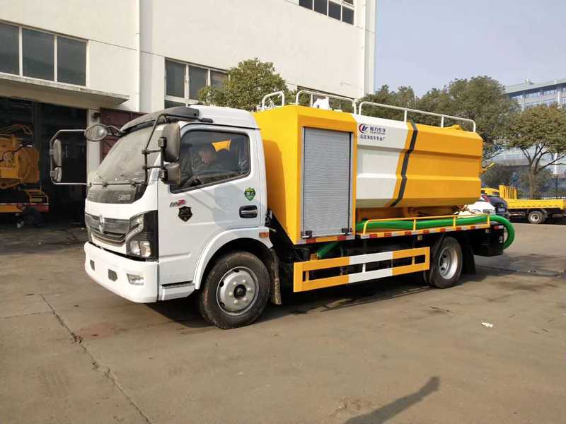 東風(fēng)多利卡清洗吸污車（10方）圖片