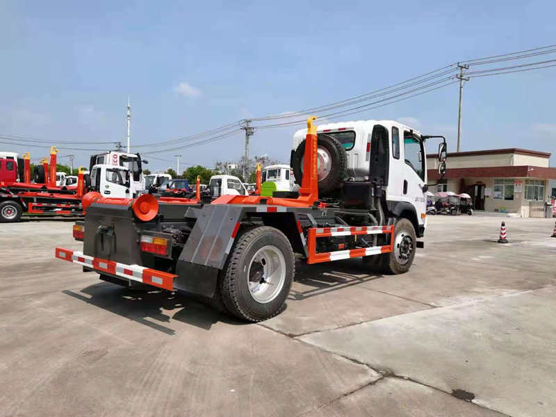 大運(yùn)勾臂式垃圾車(chē)(黃牌) 大運(yùn)勾臂式垃圾車(chē)(黃牌)圖片