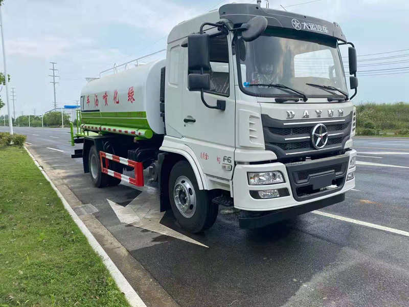 湖北大運(yùn)12噸灑水車(chē)