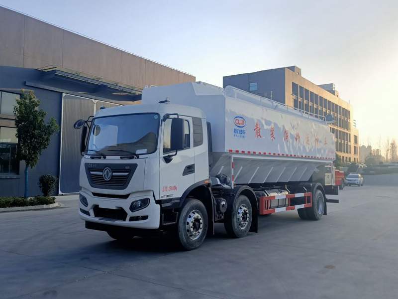 東風(fēng)天錦小三軸飼料車